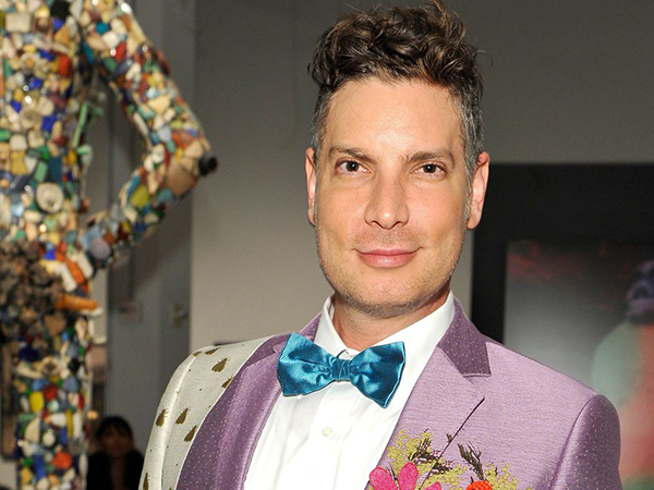 كاميرون سيلفر يعرض كنوز مقتنياته من الملابس الرجالية للبيع !